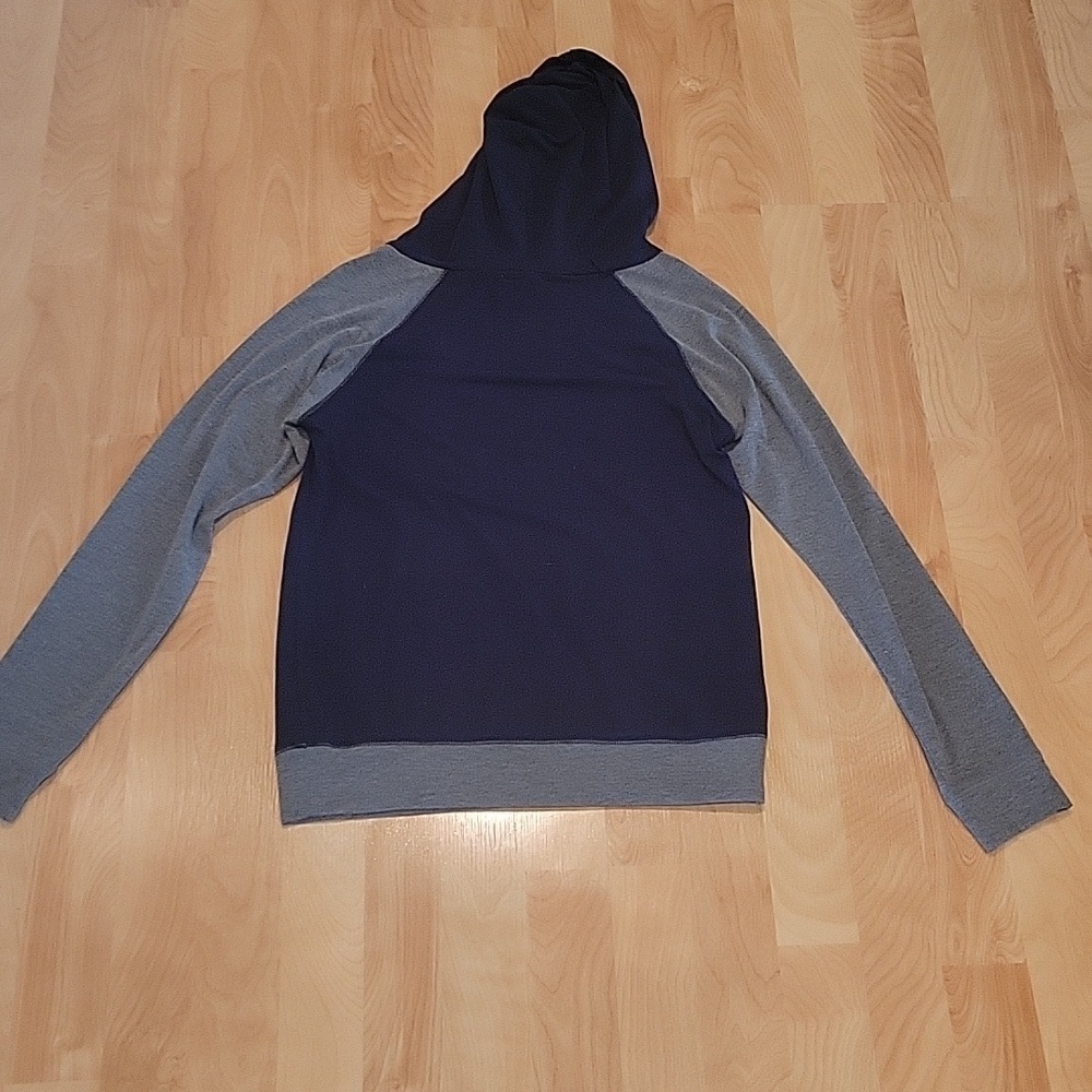 LONG SLEEVE HOODED TSHIRT SIZE SMALL - Picture 4 of 4